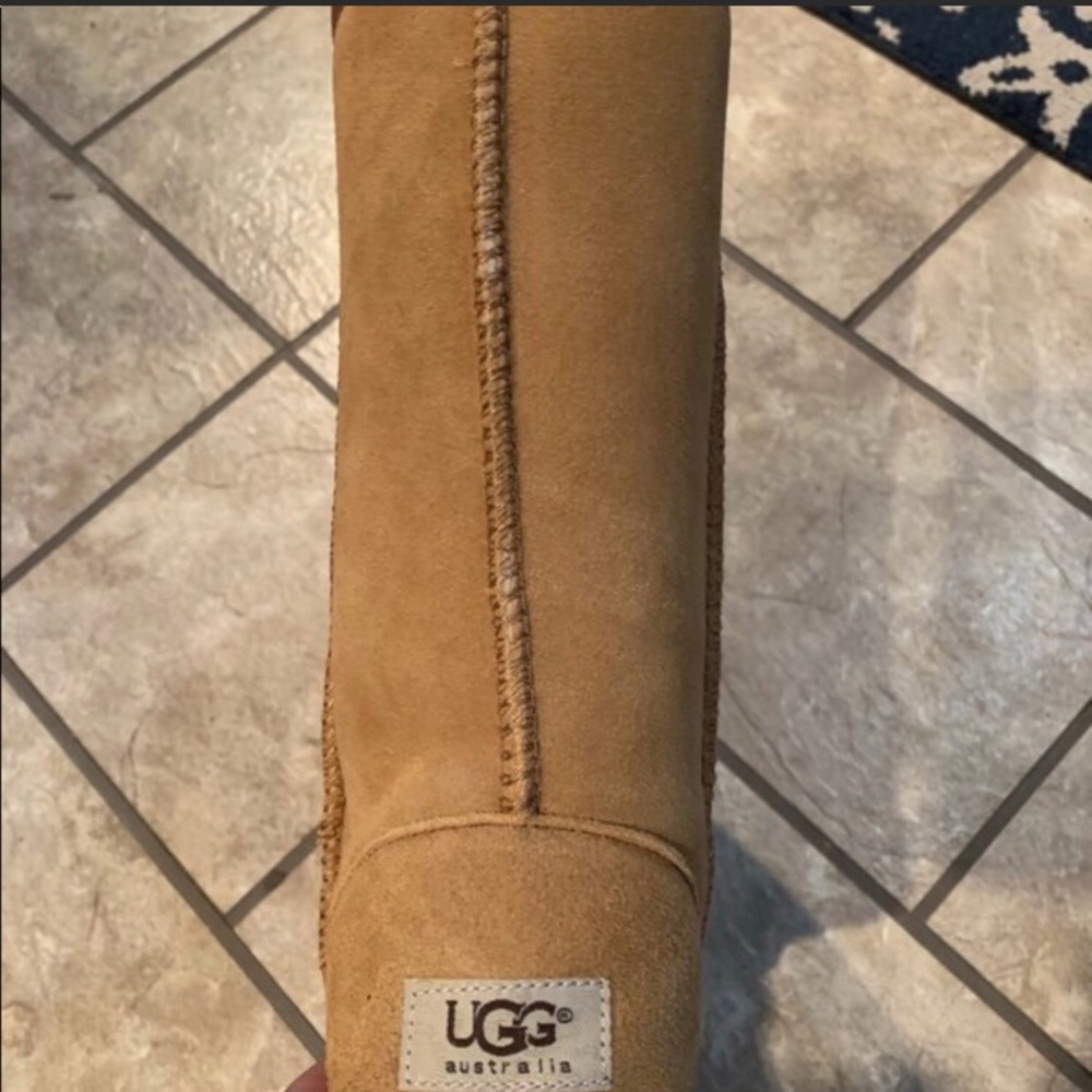 UGG - Picture 4 of 7